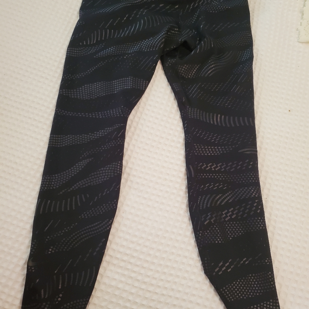 Nike azmetic print leggings